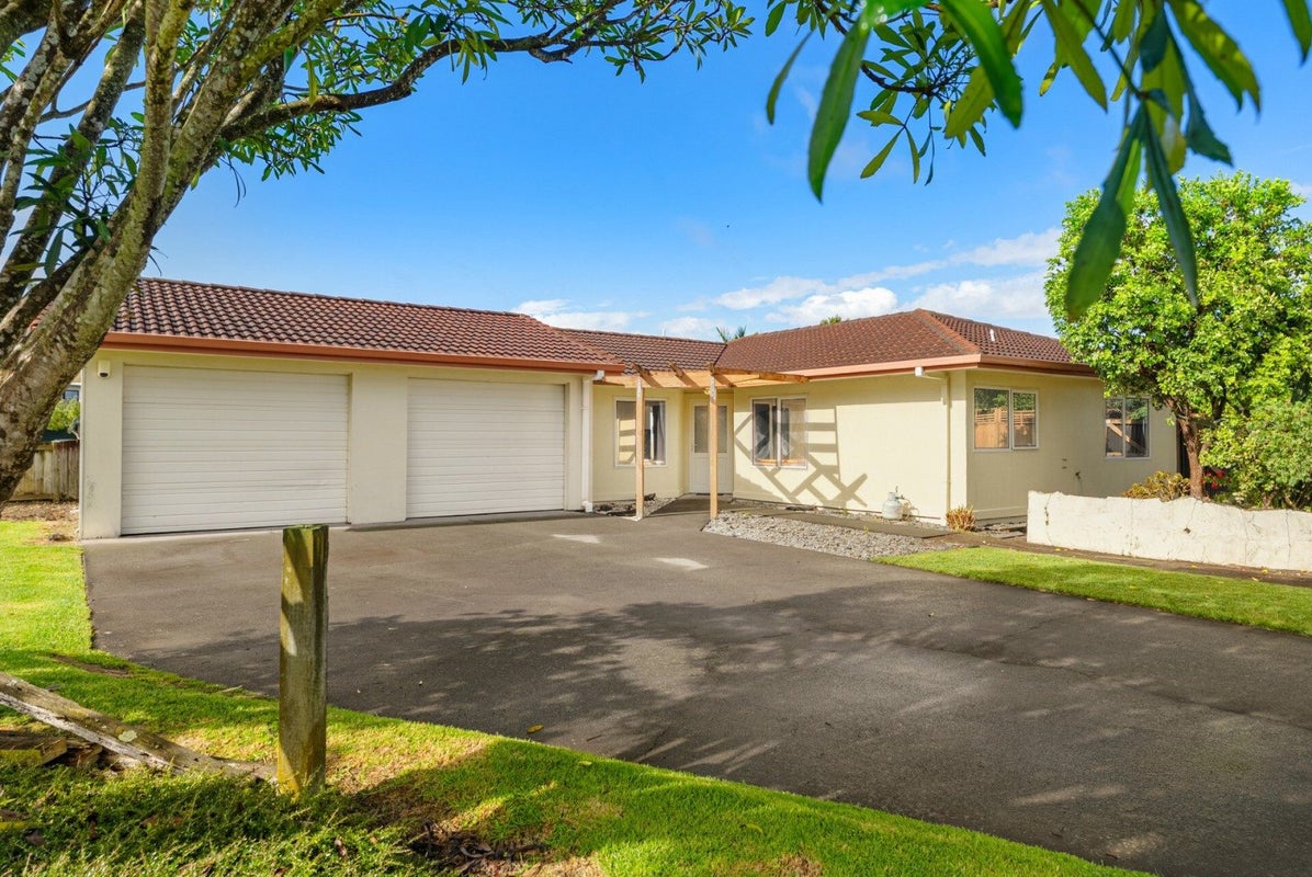 1 Vanderbilt Place, Welcome Bay, Tauranga - Carousel 1