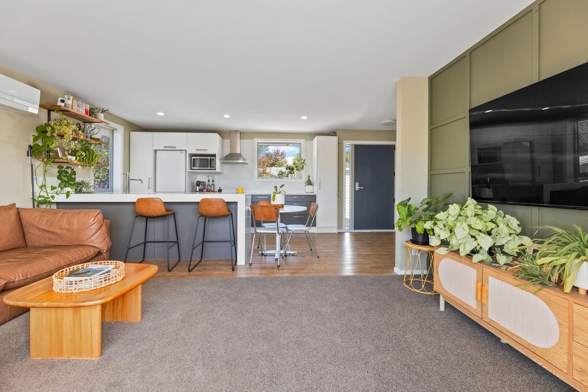 2/126A Middlepark Road, Sockburn, Christchurch - Carousel 1