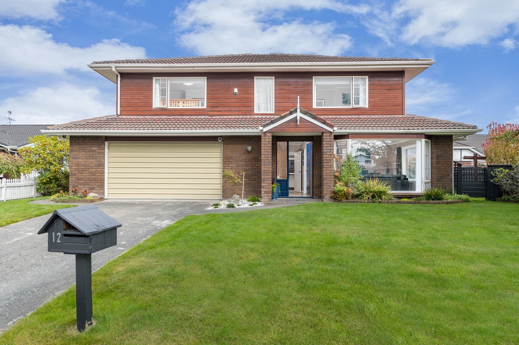 12 Comeskey Grove, Elderslea, Upper Hutt - Carousel 1