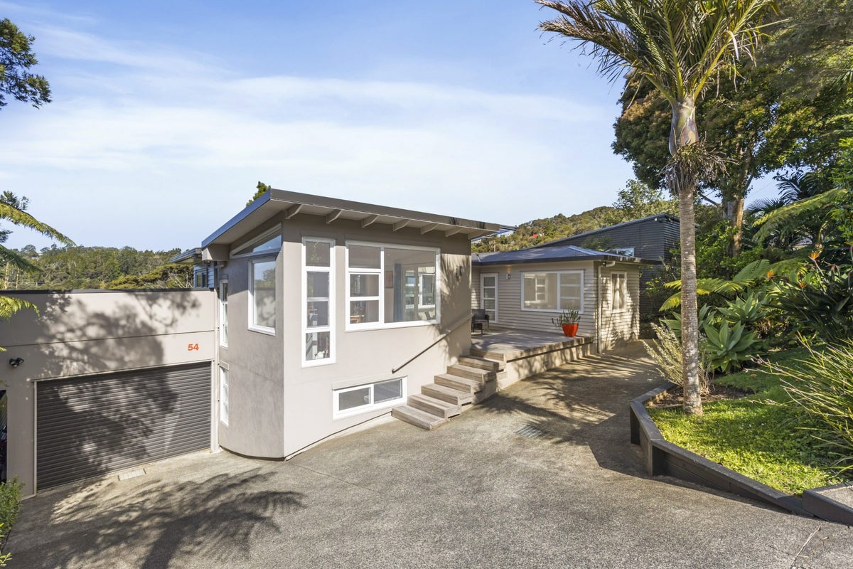 54 Kopiko Road, Titirangi, Auckland - Carousel 1