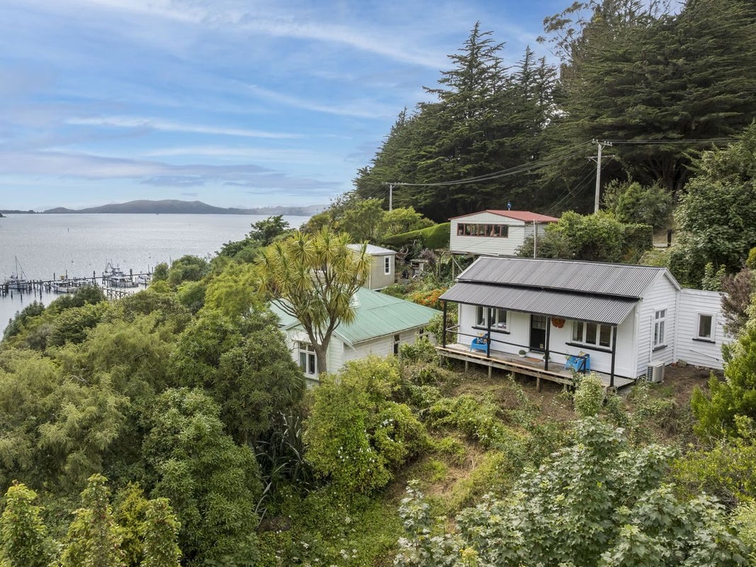 4 Harbour Terrace, Careys Bay, Port Chalmers - Carousel 2