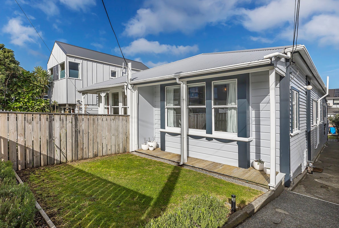 25 Trent Street, Island Bay, Wellington - Carousel 1