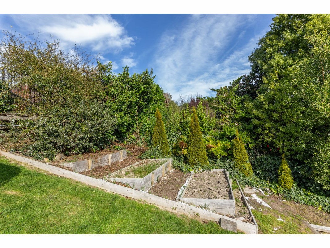 3 Woodside Common, Westmorland, Christchurch - Carousel 28
