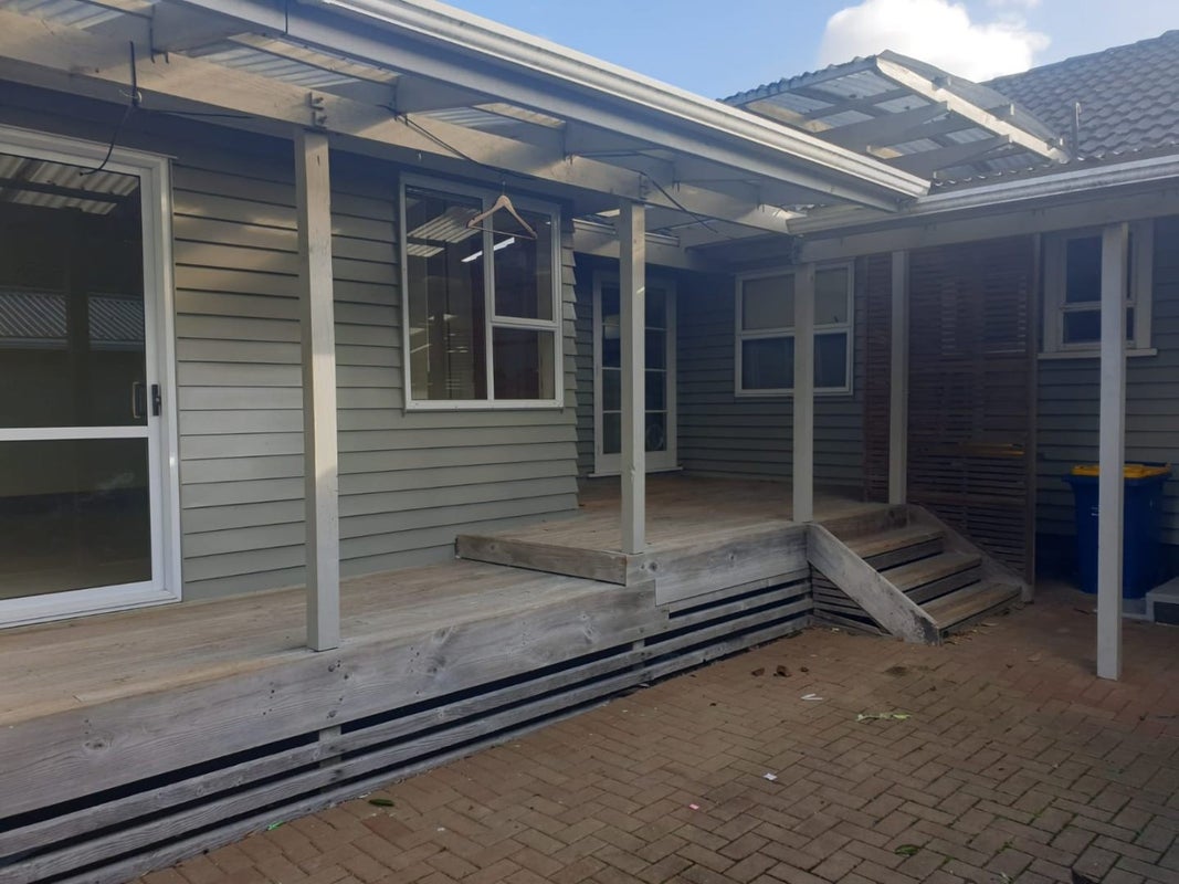 8 River Road, Te Atatu Peninsula, Auckland - Carousel 2