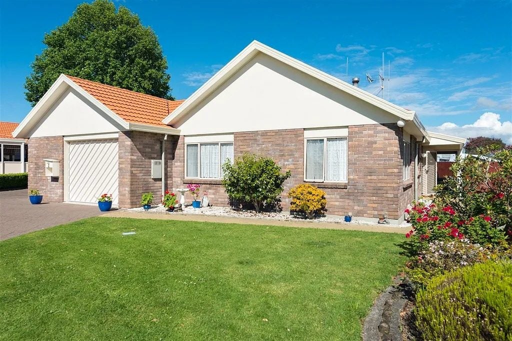 7 Jubilee Drive, Gate Pa, Tauranga - Carousel 1