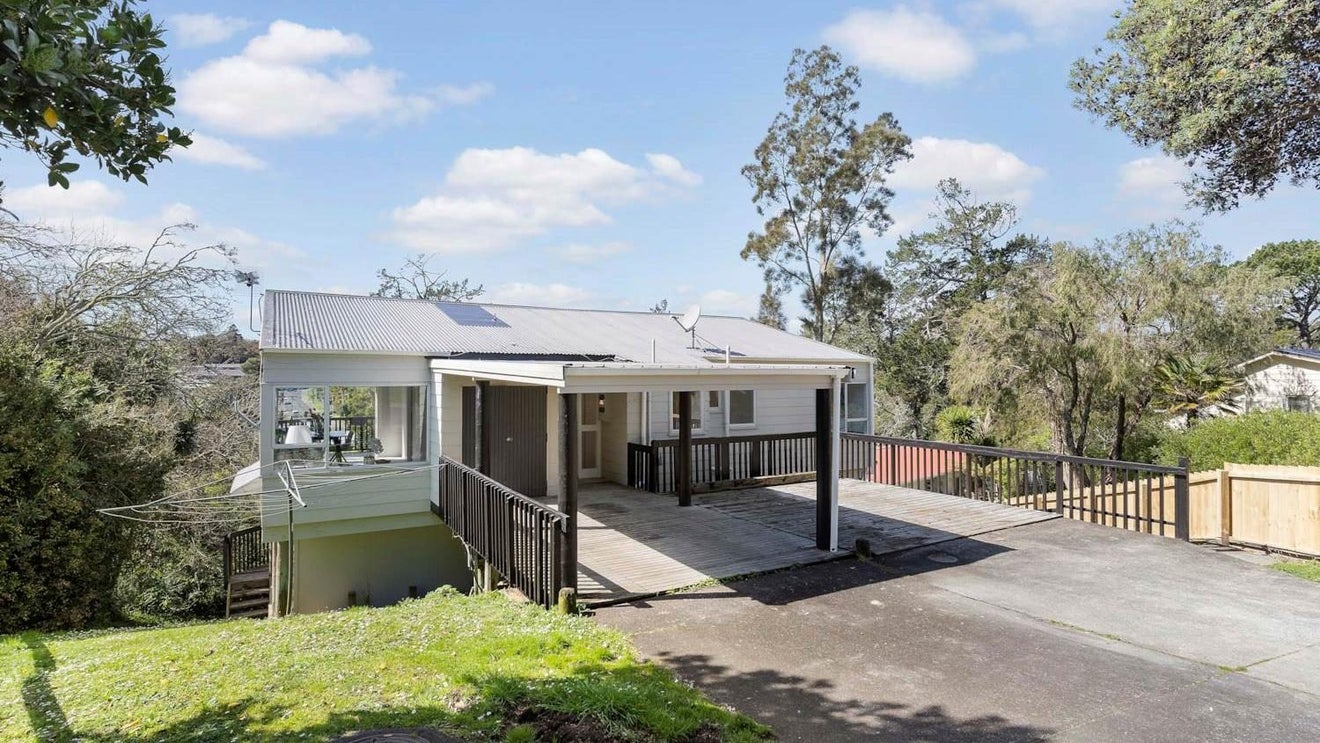 11 Mirage Place, Beach Haven, Auckland - Carousel 1
