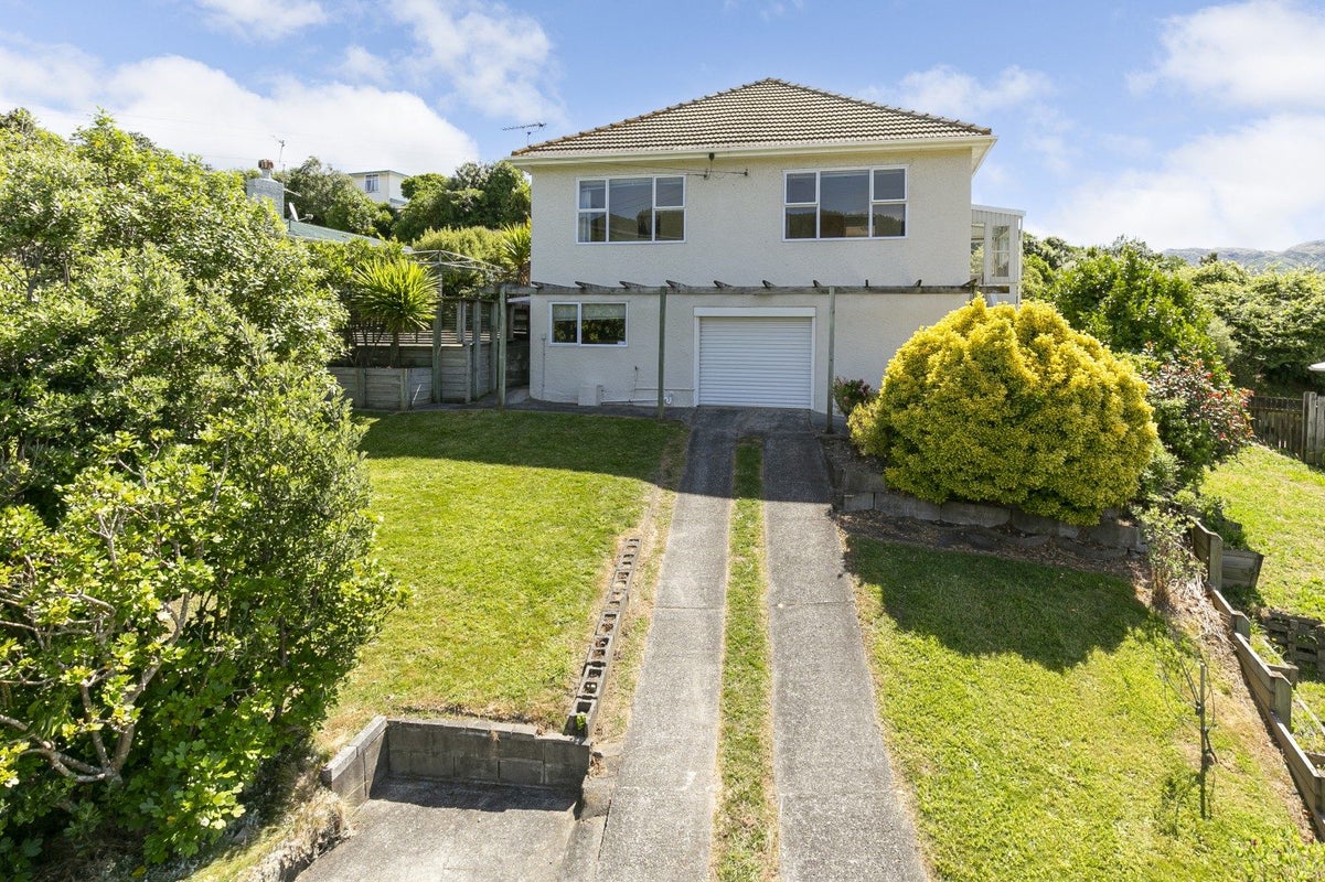 44 Raroa Terrace, Tawa, Wellington - Carousel 21