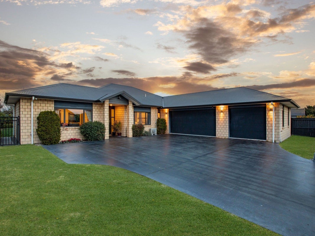 9 Aquila Crescent, Rototuna North, Hamilton - Carousel 1