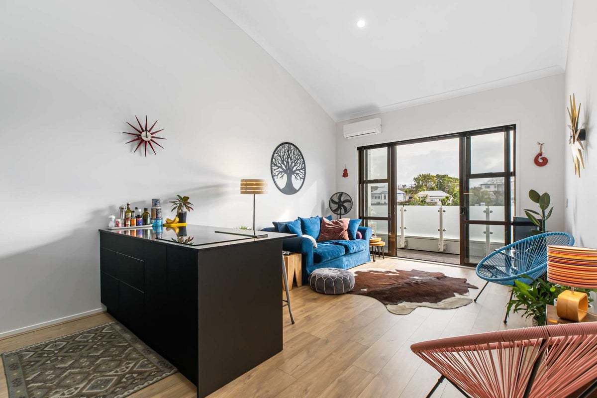 302/3 Morningside Drive, St Lukes, Auckland - Carousel 1