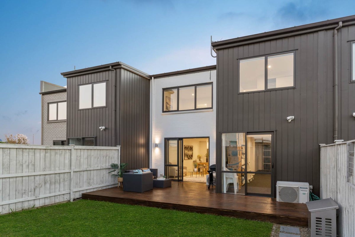 16 Orford Lane, Takanini, Auckland - Carousel 1