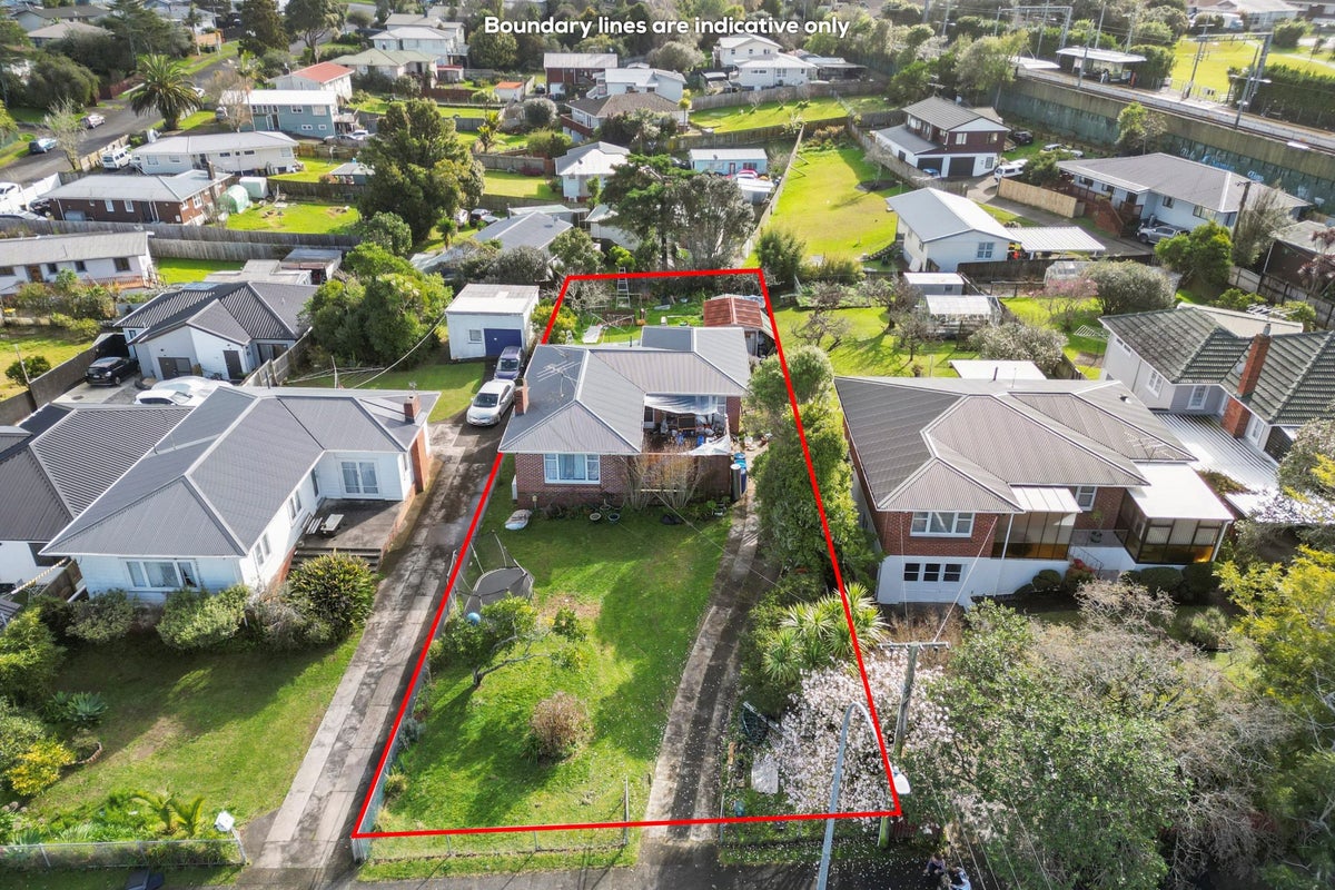 25 Fruitvale Road, New Lynn, Auckland - Carousel 1
