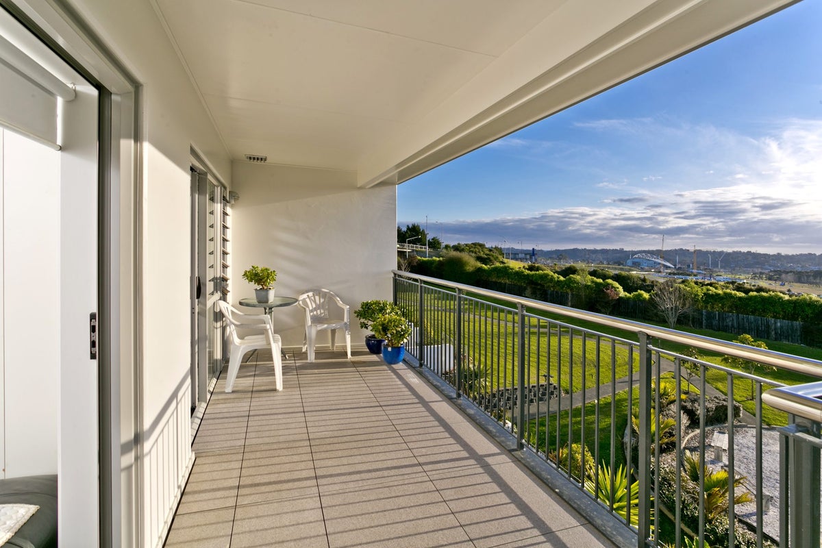17C/60 Masons Road, Oteha, Auckland - Carousel 2