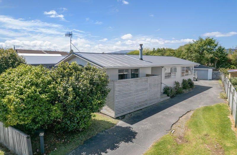 40 Walton Road, Paraparaumu Beach, Paraparaumu - Carousel 1
