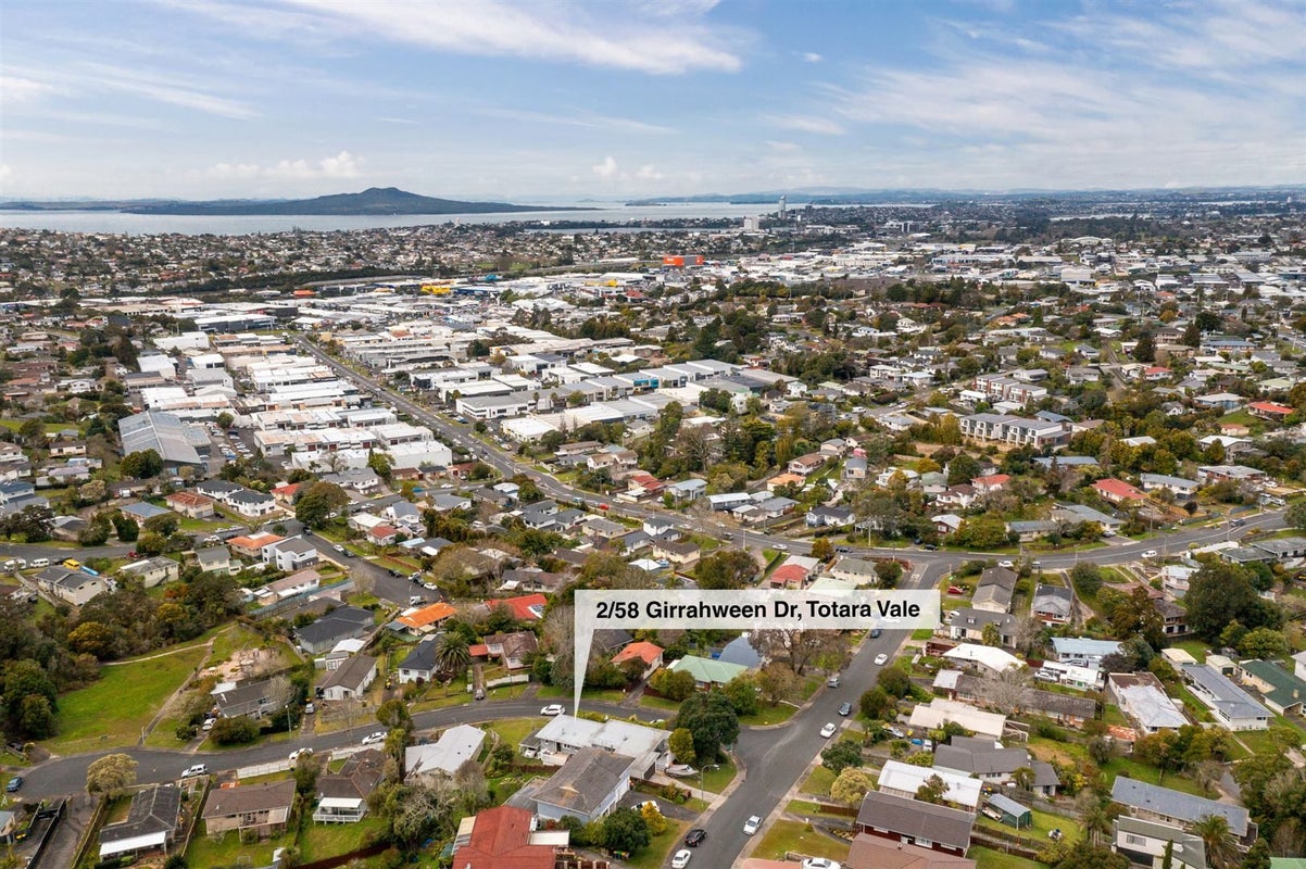 2/58 Girrahween Dr, Totara Vale, North Shore City - Carousel 17