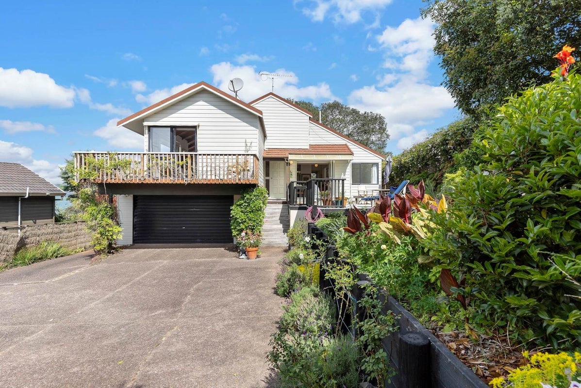 1/68 Beach Road, Castor Bay, Auckland - Carousel 1