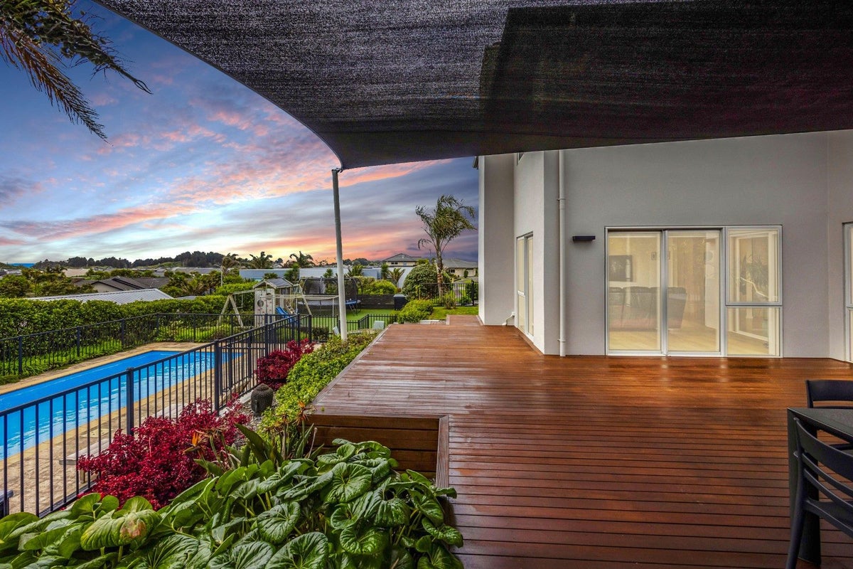 17 Links Drive, Waiwhakaiho, New Plymouth - Carousel 2