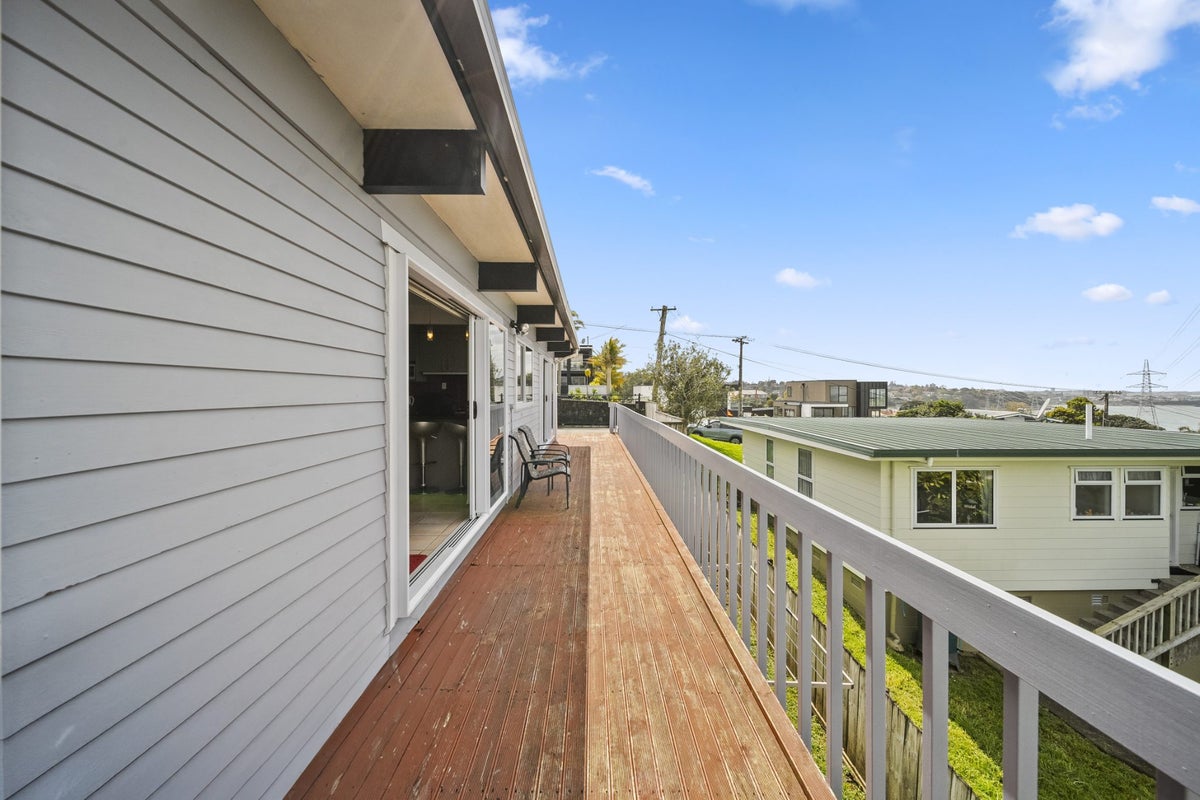 17 Hoskins Avenue, Hillsborough, Auckland - Carousel 2