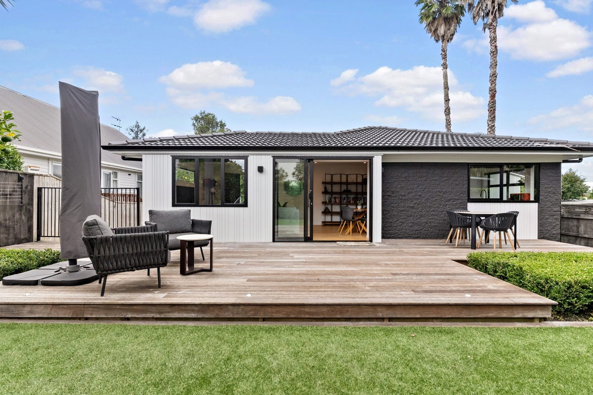 2/6 Vinter Terrace, Mount Albert, Auckland - Carousel 1
