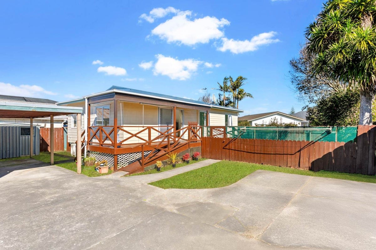 1/616 Te Atatu Road, Te Atatu Peninsula, Waitakere City, Auckland - Carousel 2