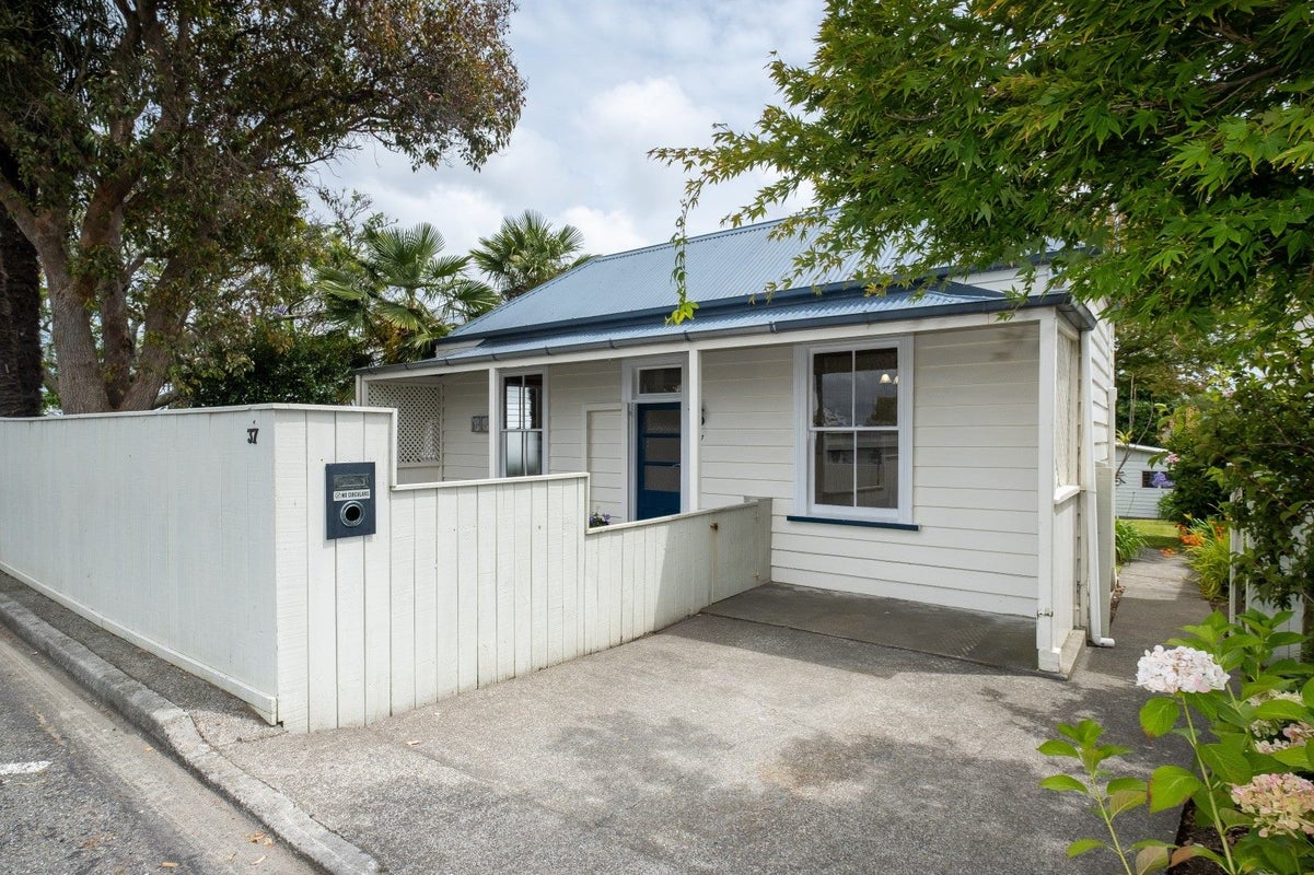 37 Napier Terrace, Hospital Hill, Napier - Carousel 1