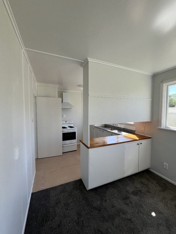 10 Westmeath Street, Waitangirua, Porirua - Carousel 2