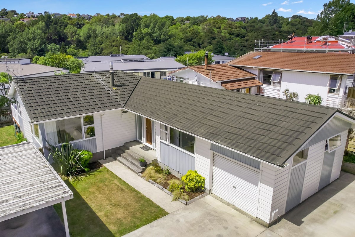 3 Discovery Drive, Whitby, Porirua - Carousel 1