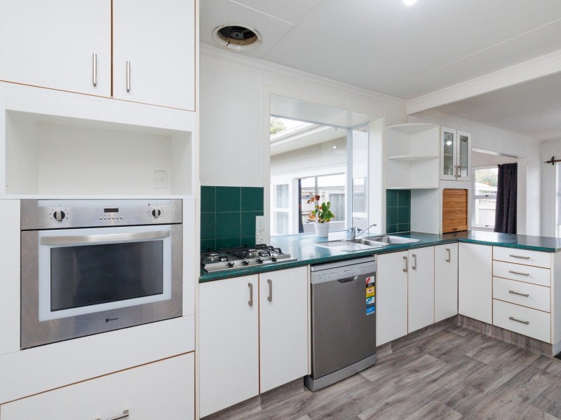 2 Patea Place, Terrace End, Palmerston North - Carousel 2