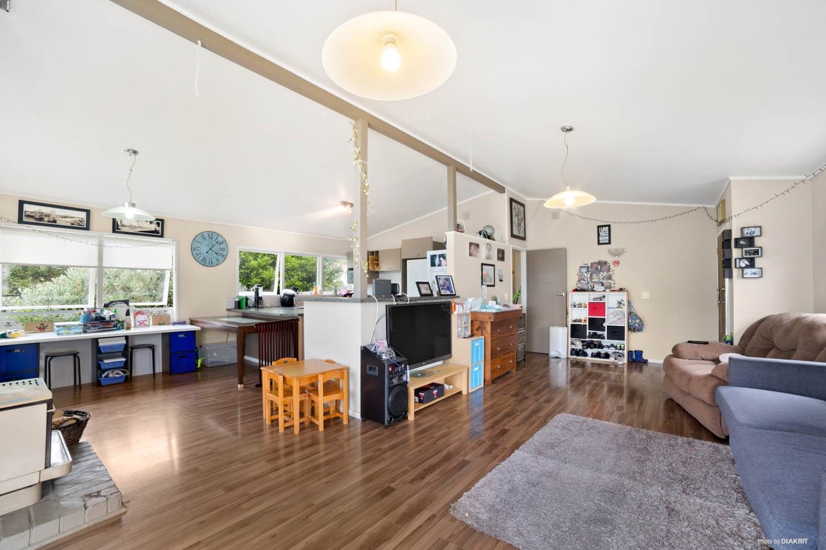 45 Ayton Drive, Totara Vale, Auckland - Carousel 1