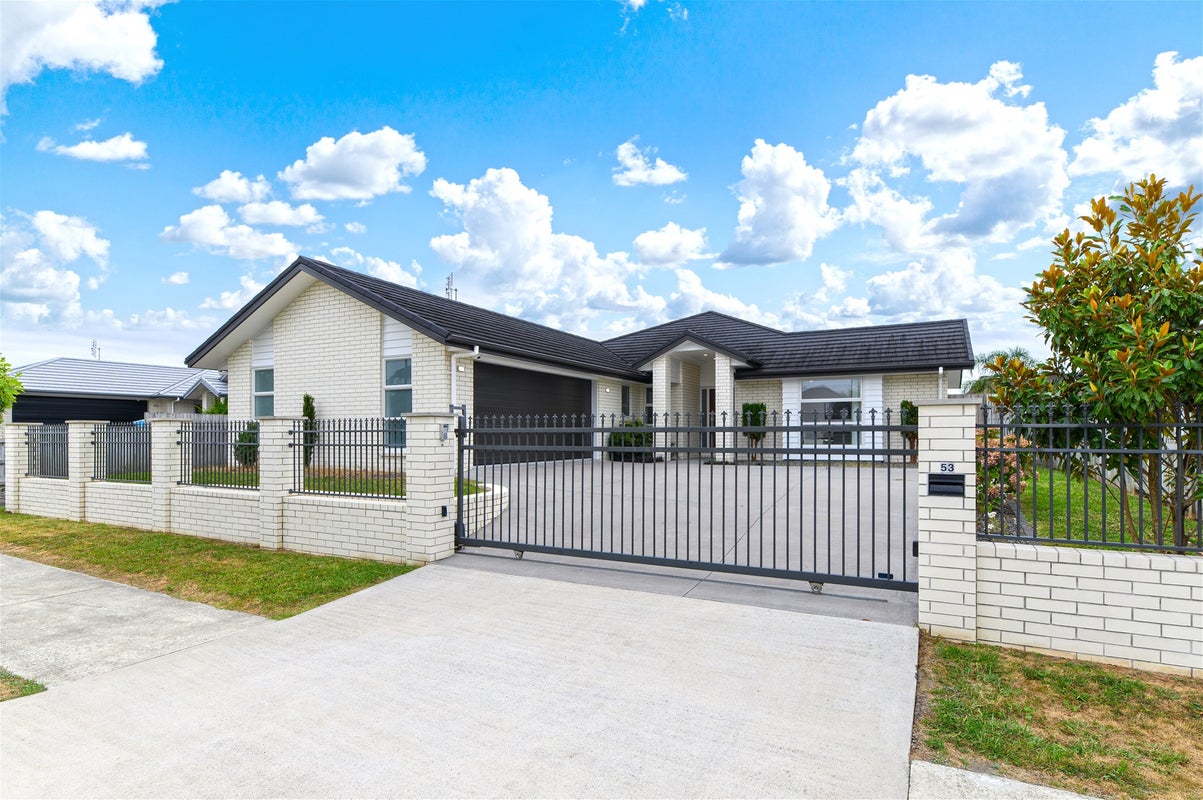 53 Mataroa Crescent, Flagstaff, Hamilton - Carousel 1