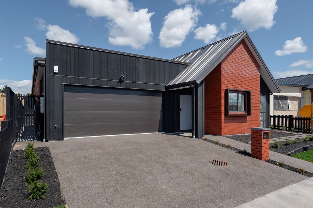 37 Earp Crescent, Chartwell, Hamilton - Carousel 21