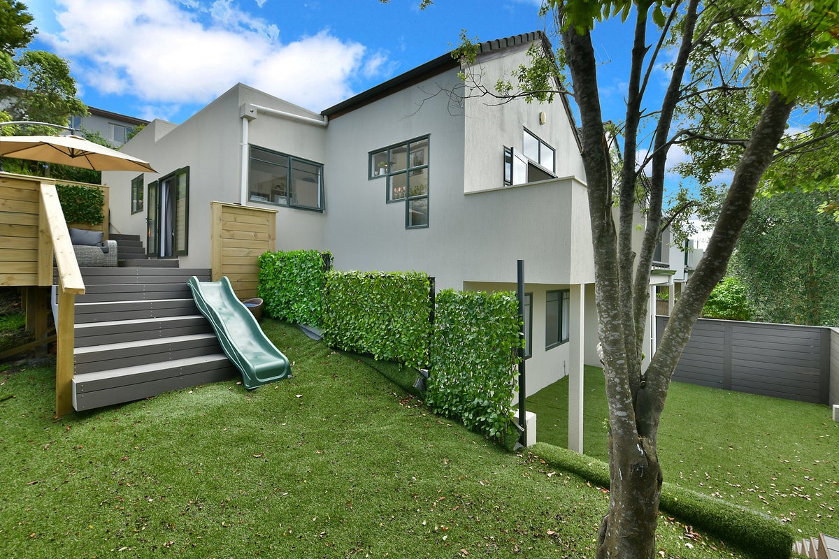 1/62 Fernhill Way, Oteha, Auckland - Carousel 1