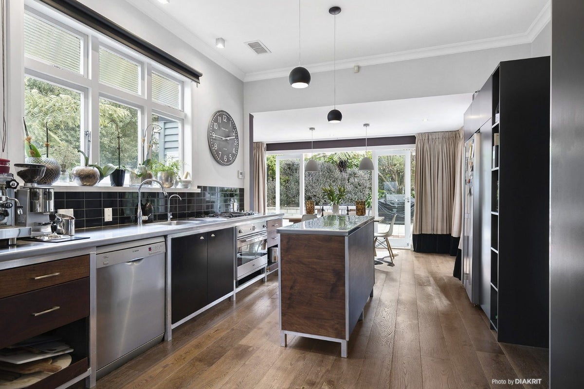 13 Rewa Road, Hataitai, Wellington - Carousel 2