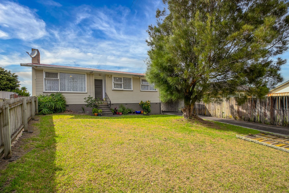 40 Awatere Street, Clover Park, Auckland - Carousel 2