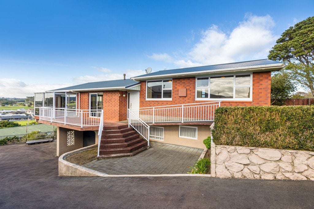 6 Hillcrest Street, Glen Avon, New Plymouth, Taranaki - Carousel 1