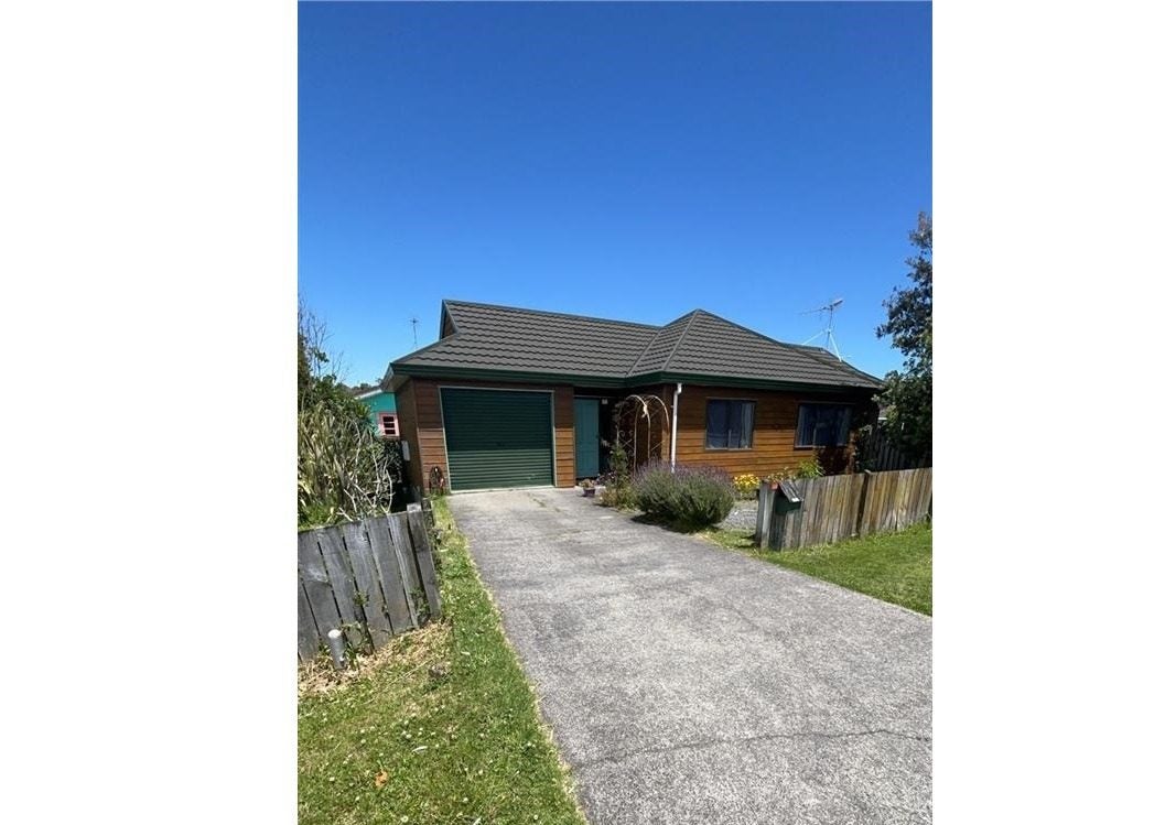 2 Eatwell Avenue, Paraparaumu Beach, Paraparaumu - Carousel 1