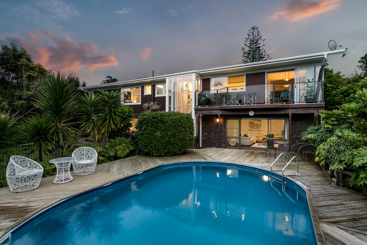 71 Daffodil Street, Titirangi, Auckland - Carousel 1