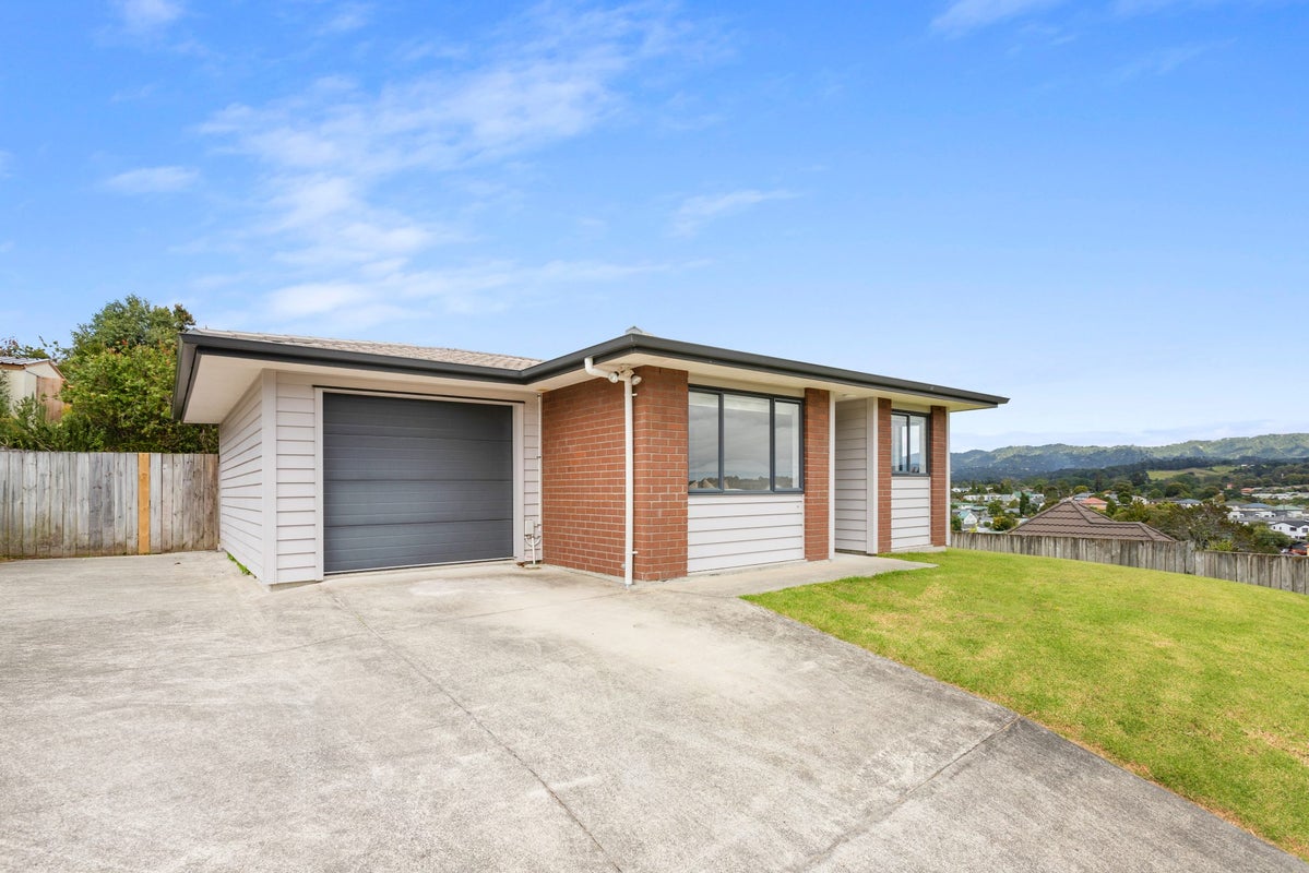 44 Denver Avenue, Sunnyvale, Auckland - Carousel 1