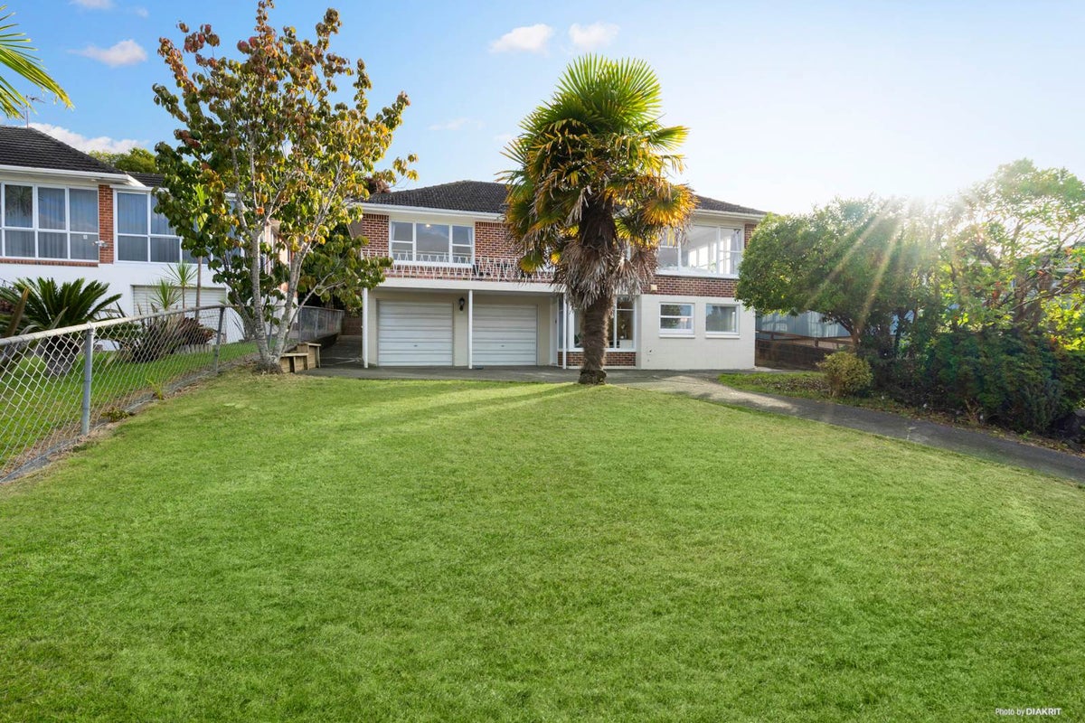 15 Brothers Street, New Windsor, Auckland - Carousel 2