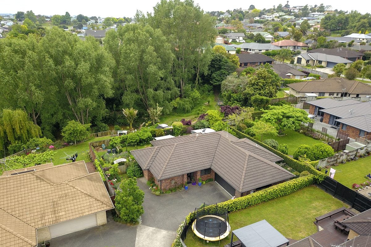 8 Eagle Street, Welcome Bay, Tauranga - Carousel 1