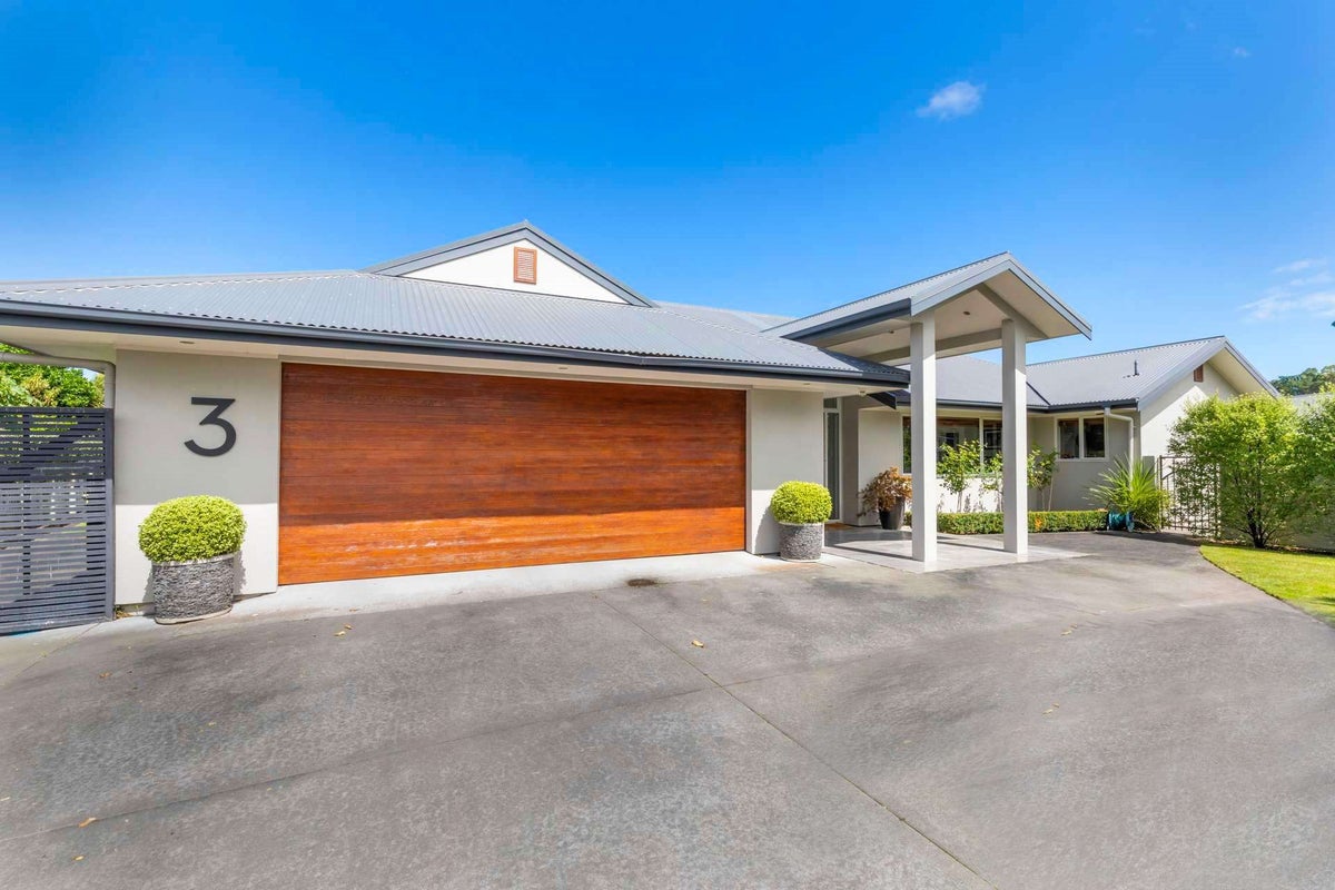 3 Cotswolds Close, Otamatea, Whanganui - Carousel 1