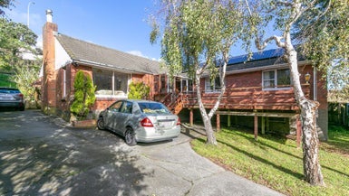 20 Tremewan Street, Tawa, Wellington - Carousel 1