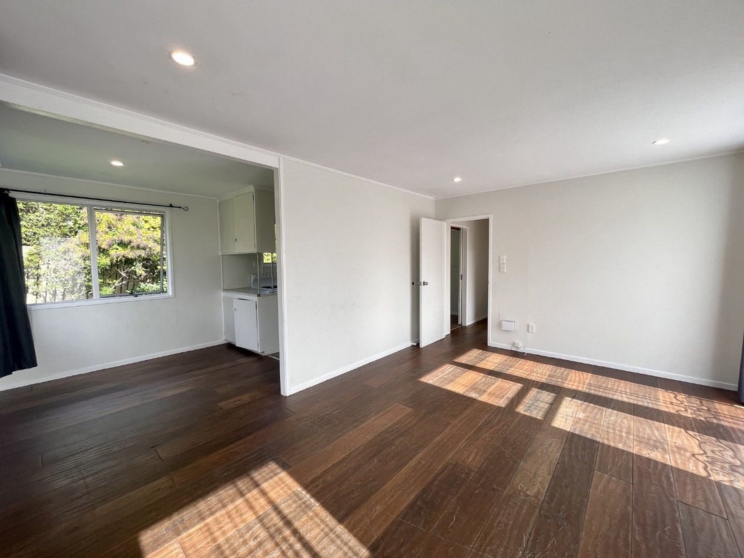 8 Kelman Road, Kelston, Auckland - Carousel 2