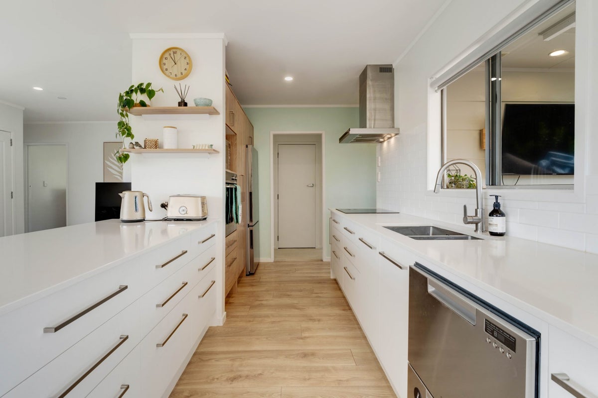 1/39 Camrose Place, Glenfield, Auckland - Carousel 2