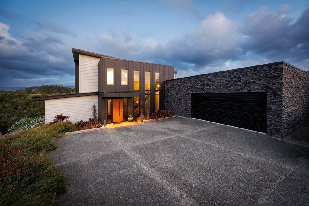 10 Coutts Way, Fitzherbert, Palmerston North - Carousel 1