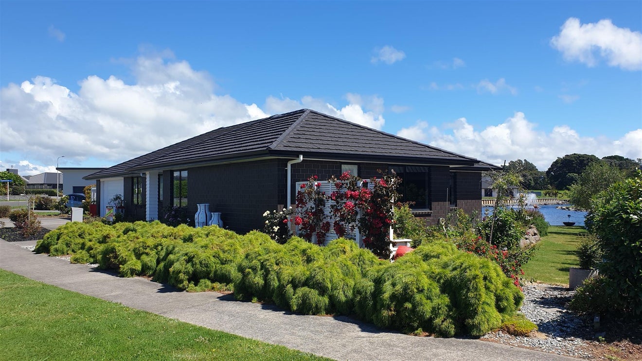 61 Links Drive, Waiwhakaiho, New Plymouth - Carousel 1