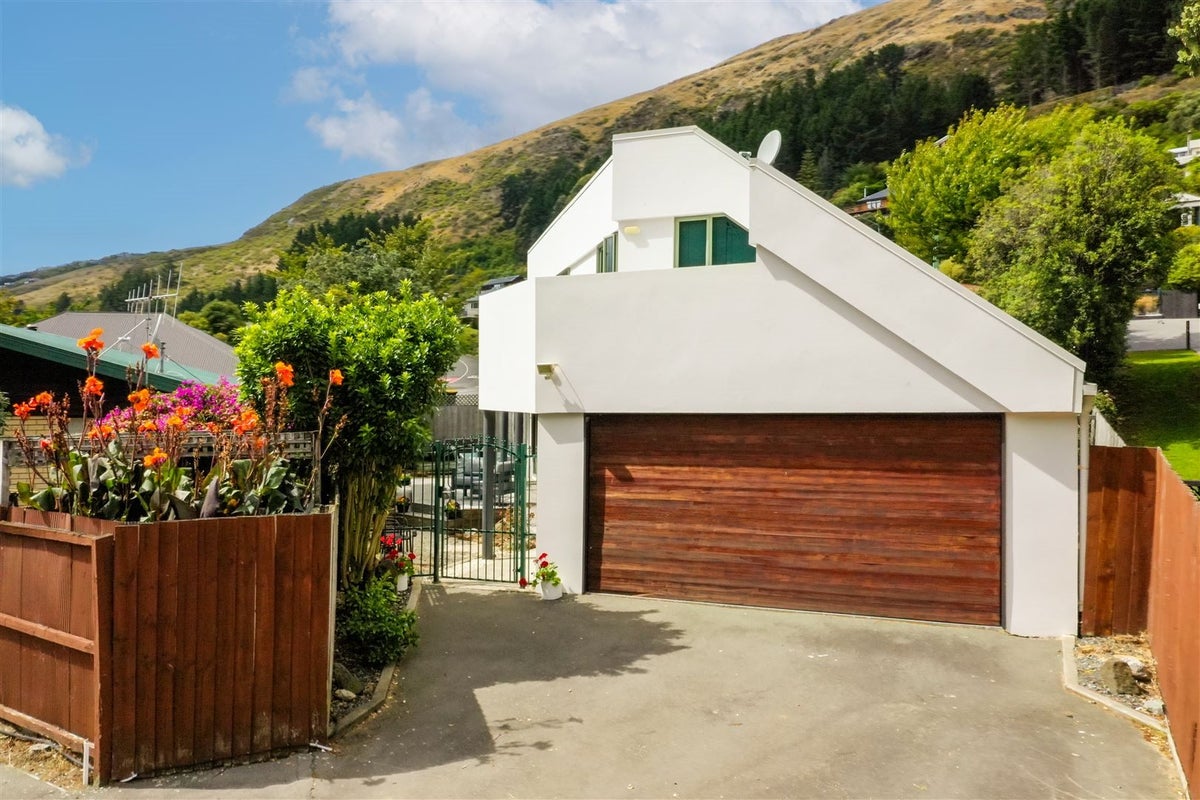 4 Evans Pass Road, Sumner, Christchurch - Carousel 1