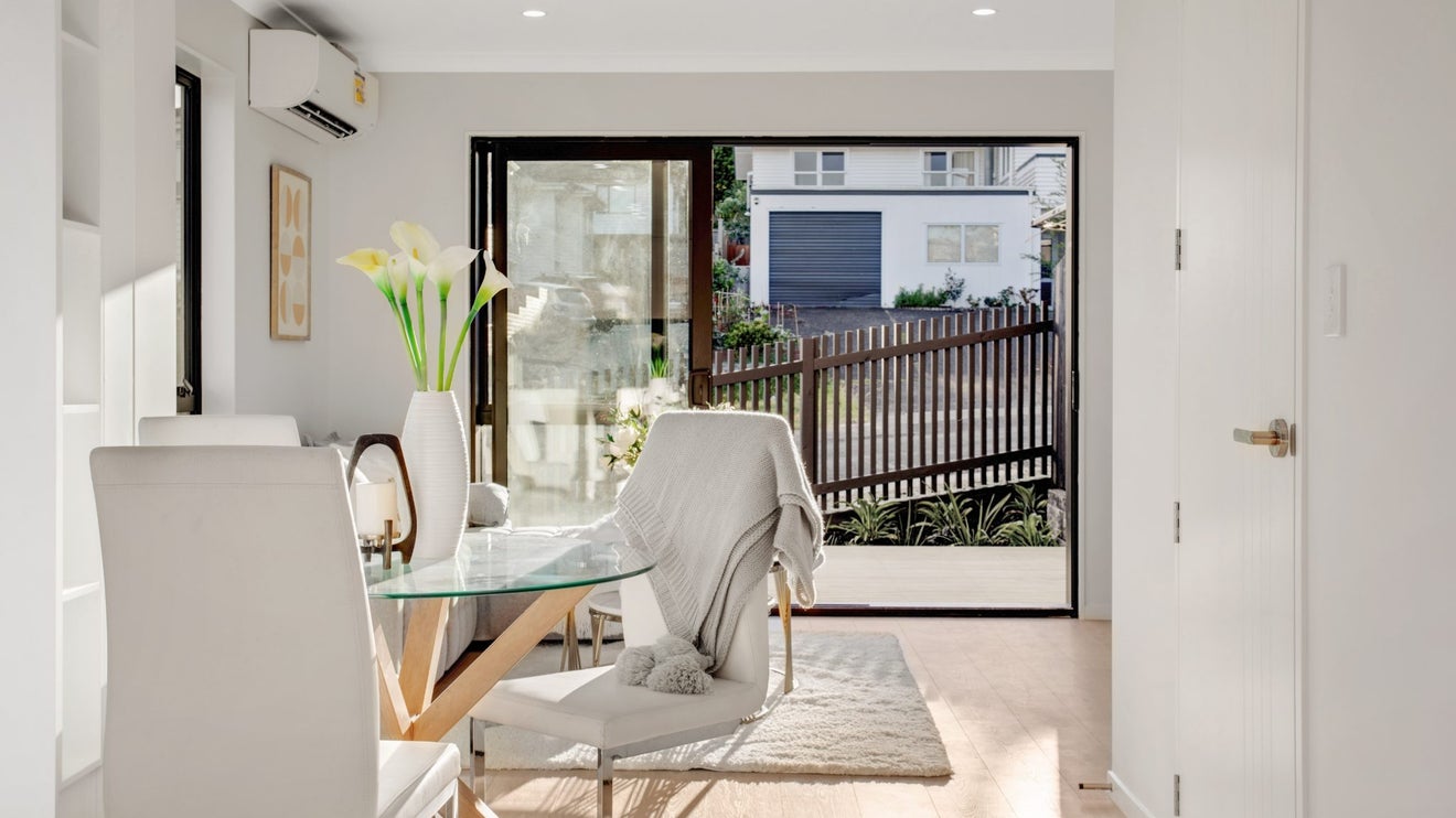 3/15 Locket Road, Glenfield, Auckland - Carousel 1
