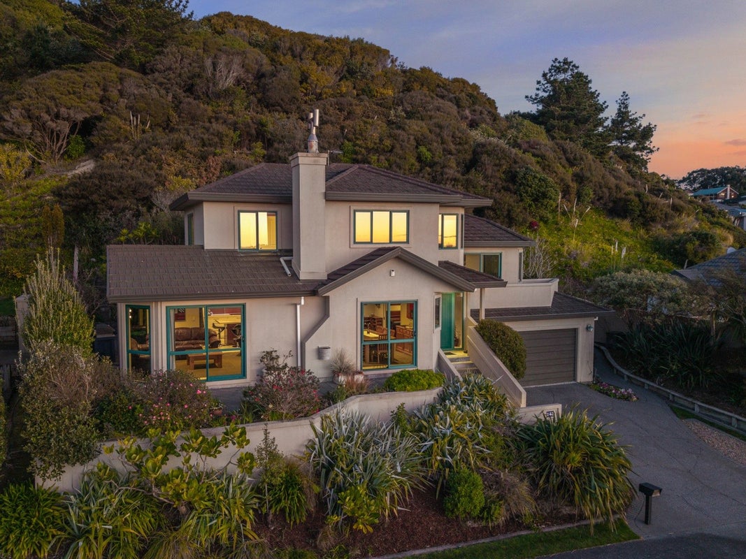 143 Eskdale Road, Papakowhai, Porirua - Carousel 1