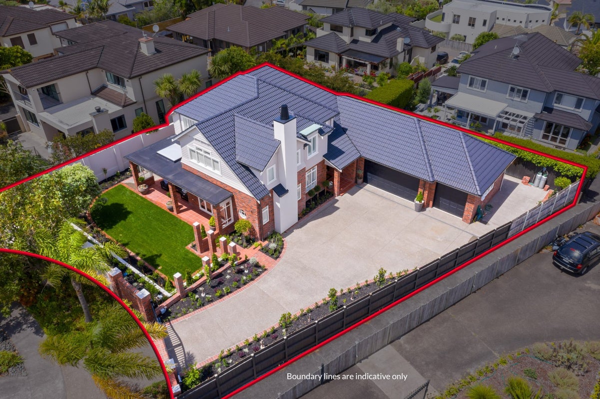 1 Courtneys, West Harbour, Auckland - Carousel 1