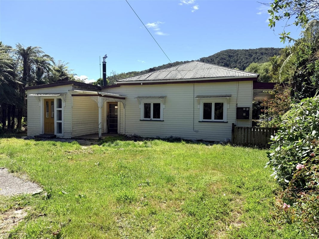 4 Waterloo Street, Taylorville, Greymouth - Carousel 26